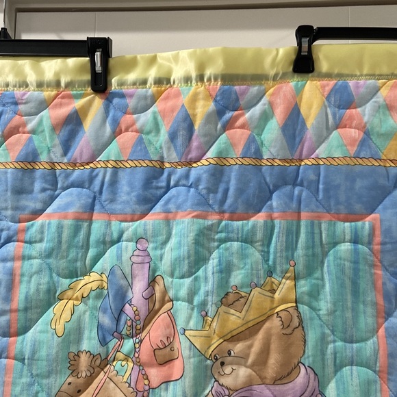 Vintage Baby Blanket Bears playing dress up 💕
Shows light wear from age & play - Picture 10 of 16